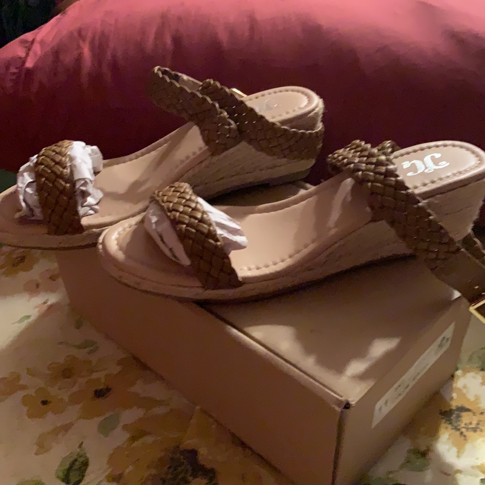 NEW SHOES! NEW SHOES! - Picture 3 of 4